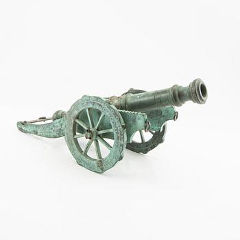 Table cannon 20th century.