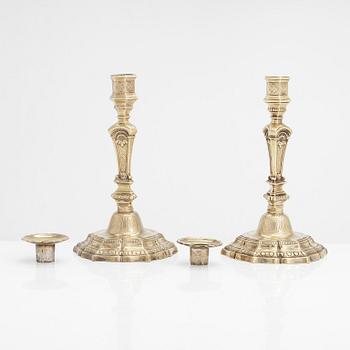 A pair of 18th century bronze candlesticks, Régence, France.