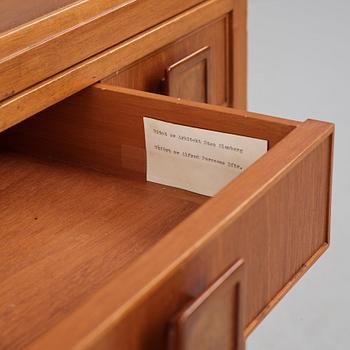 Sten Blomberg, a mahogany showcase cabinet, executed by the workshop of cabinet maker Alfred Persson, 1950-60's,