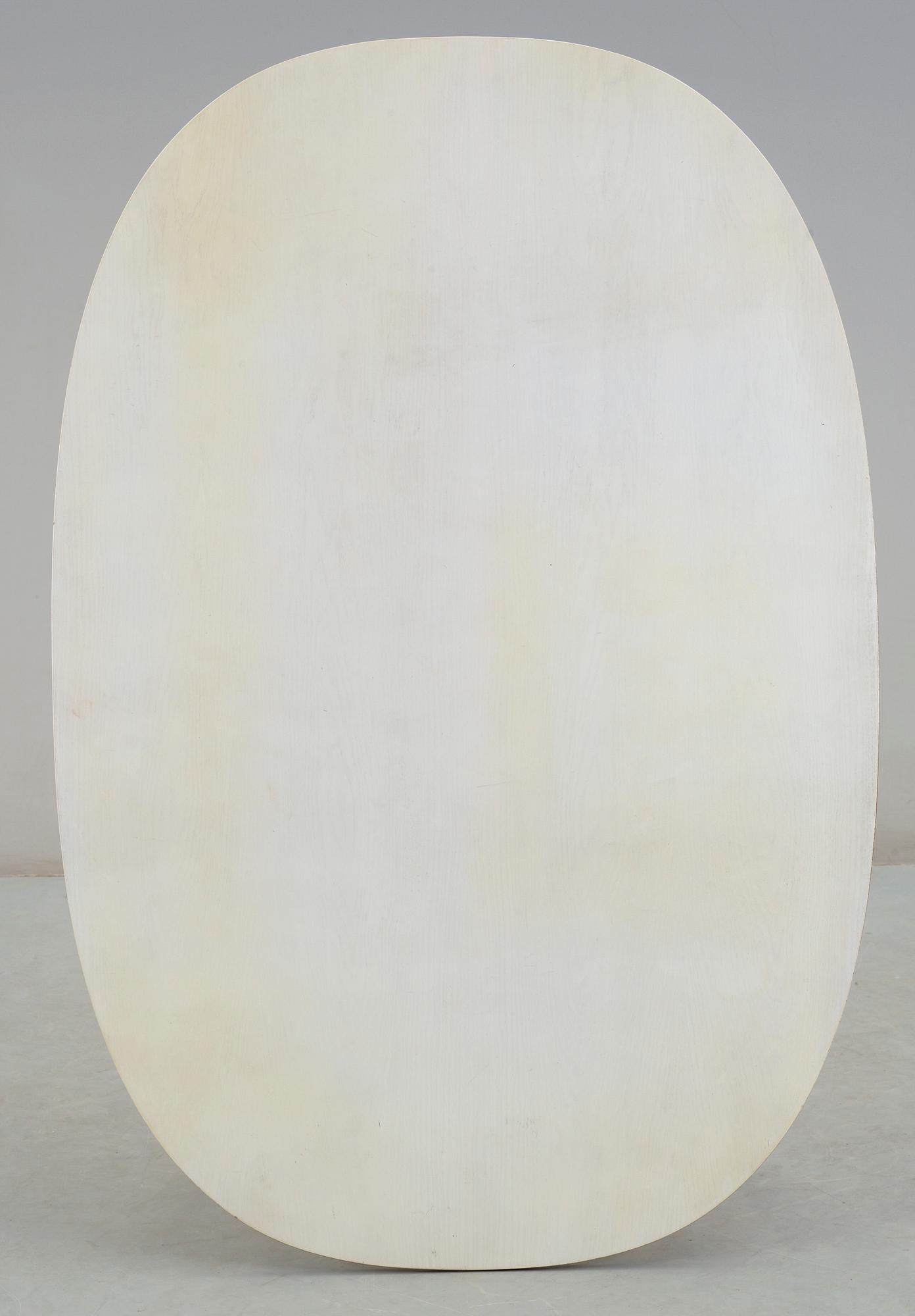 BORD, "Superellips". Design Bruno Mathsson & Piet Hein. Fritz Hansen, Danmark.