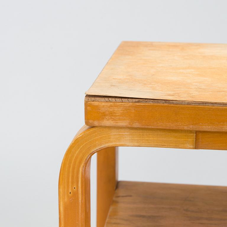 Alvar Aalto, bord / sidobord, modell 87, för O.Y. Huonekalu- ja Rakennustyötehdas A.B. tidigt 1950-tal.