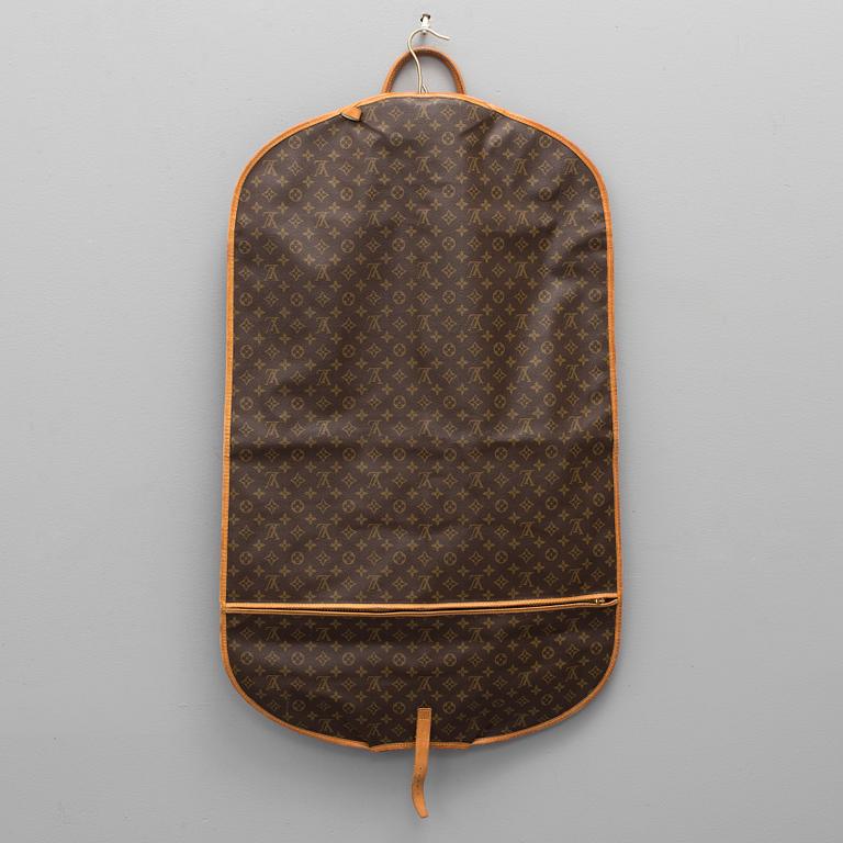 LOUIS VUITTON, monogram canvas 'Garment cover'.