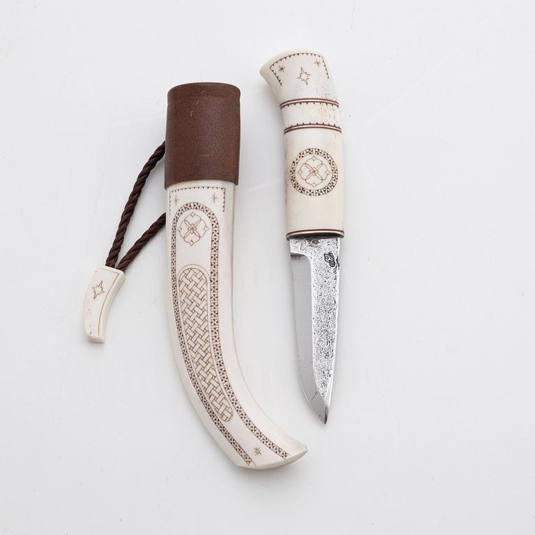 A reindeer horn knife by Bertil Fällman, signed.