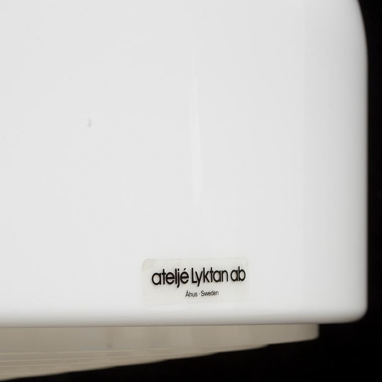 ANDERS PEHRSON, taklampor, 2 stycken, "Knubbling", Ateljé Lyktan, Åhus. 1900-talets andra hälft. Höjd 52-55 cm.