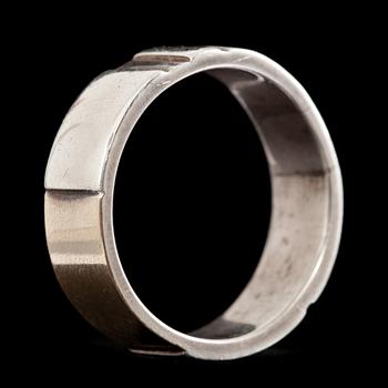 RING, silver, delvis förgyllt med två små diamanter, Georg Jensen, Danmark. Vikt 6 g.