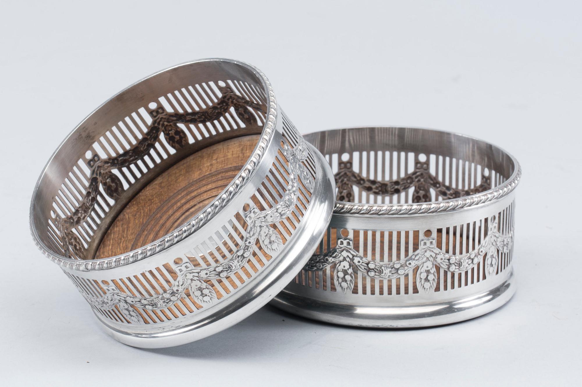 COASTERS, ett par England, nysilver, 1900-talets första hälft.