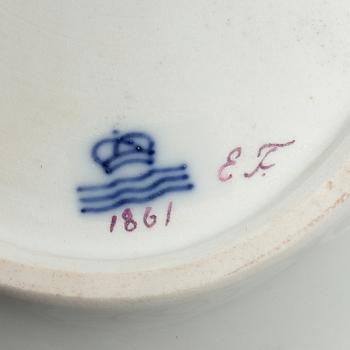 Royal Copenhagen, dinner service, 72 pieces, 'Juliane Marie Purple' 1905.