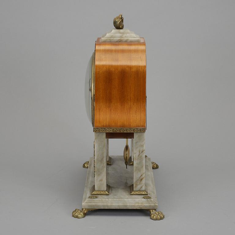 BORDSPENDYL, gustaviansk stil,  Svenskt Runa Fabrikat, 1900-tal.