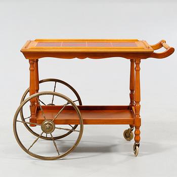 A tea trolley, 1970s.