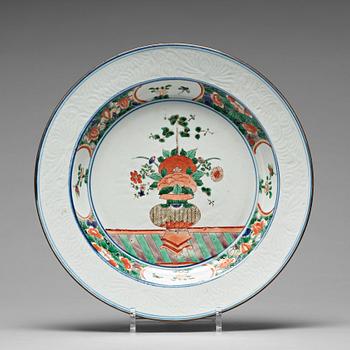 760. FAT, porslin. Qingdynastin, Kangxi (1662-1722).