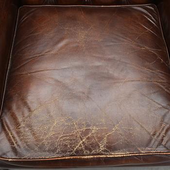 FÅTÖLJ, Chesterfield-modell, 1900-talets andra hälft.