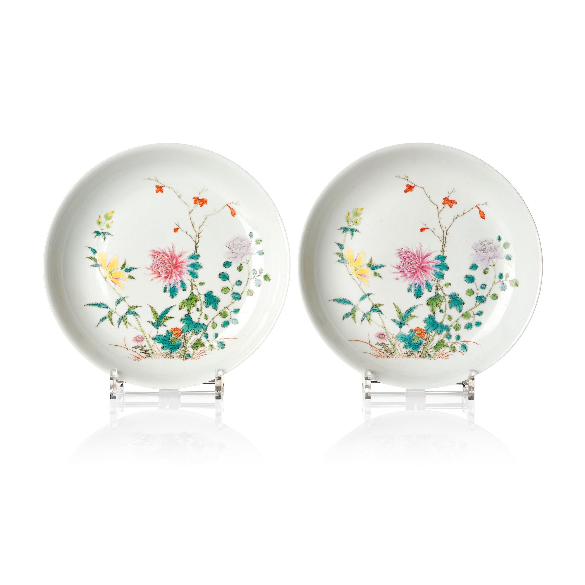 Skålfat, ett par, porslin. Jiangxi Ciye Gongsi, Kina, Republik/ 1900-talets första hälft.