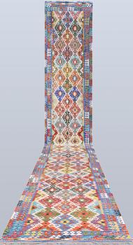 Gallerimatta, Kelim, ca 892 x 122 cm.