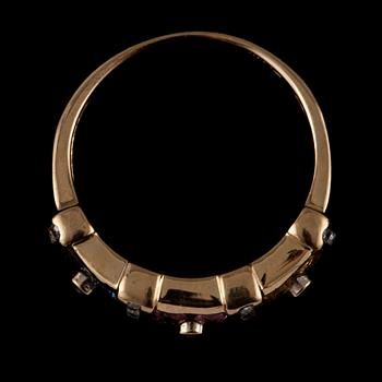 RING, 14k guld med 12 fasettslipade olikfärgade safirer samt 23 briljantslipade diamanter. Vikt 4 g.