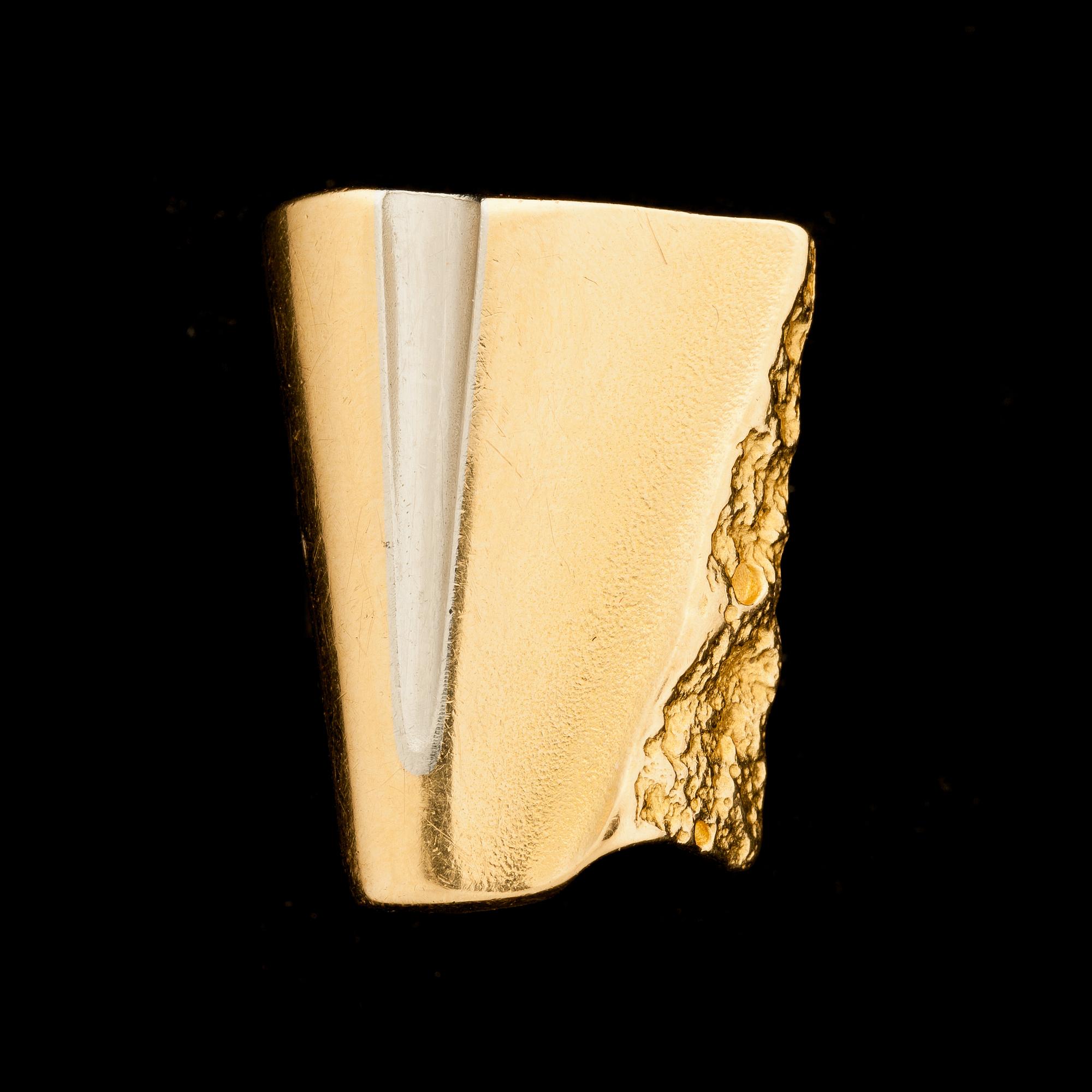 RING, 18k guld och  platina. Lapponia, Finland, 1986. Vikt 18g.