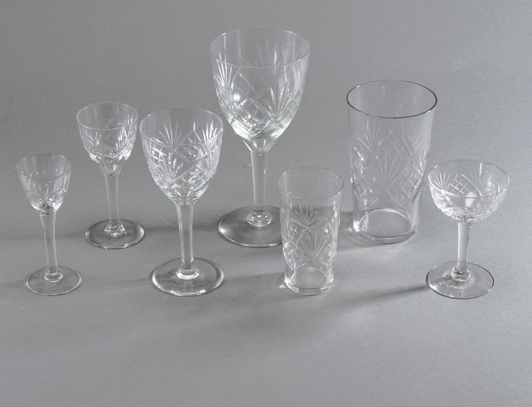 GLASSERVIS, 85 delar, Helgaliknande modell, 1900-tal.
