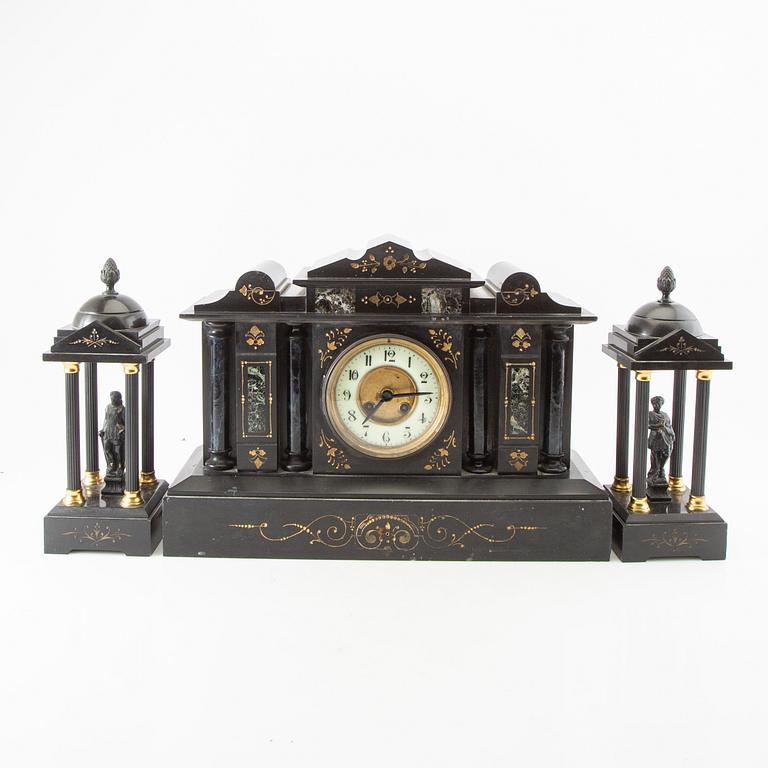 Table garniture 3 dlr early 20th century.