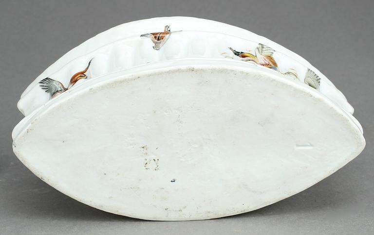TERRIN, porslin, sannolikt Frankrike, 1800-tal.