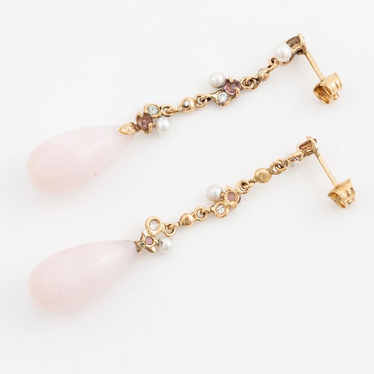Earrings, Mandelstam, 18K gold with pink jade, cultured pearls, small cultured pearls, and brilliant-cut diamonds.