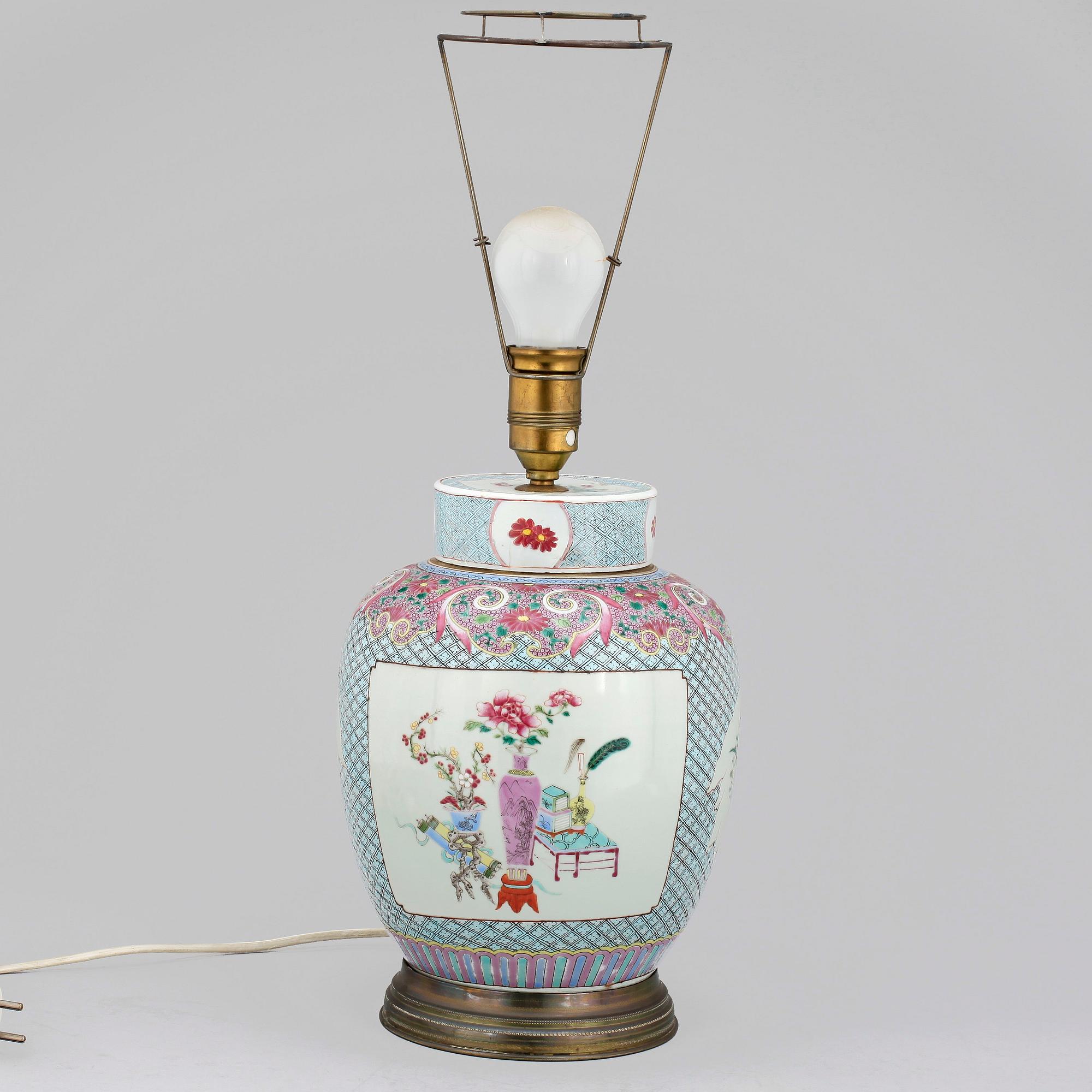 BORDSLAMPA, porslin, Kina, 1900-tal.