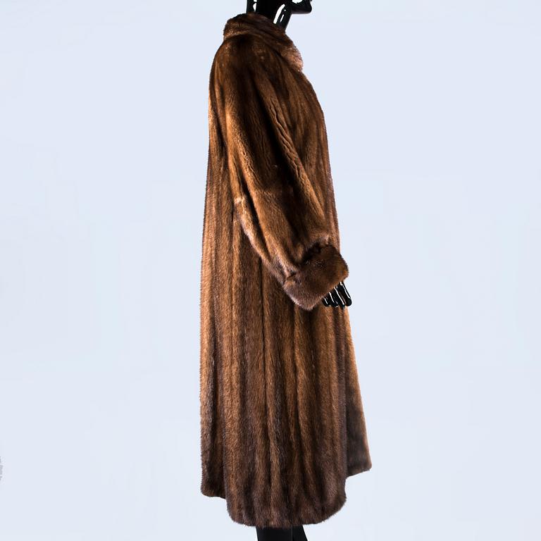 PÄLSKAPPA, Saga Mink.