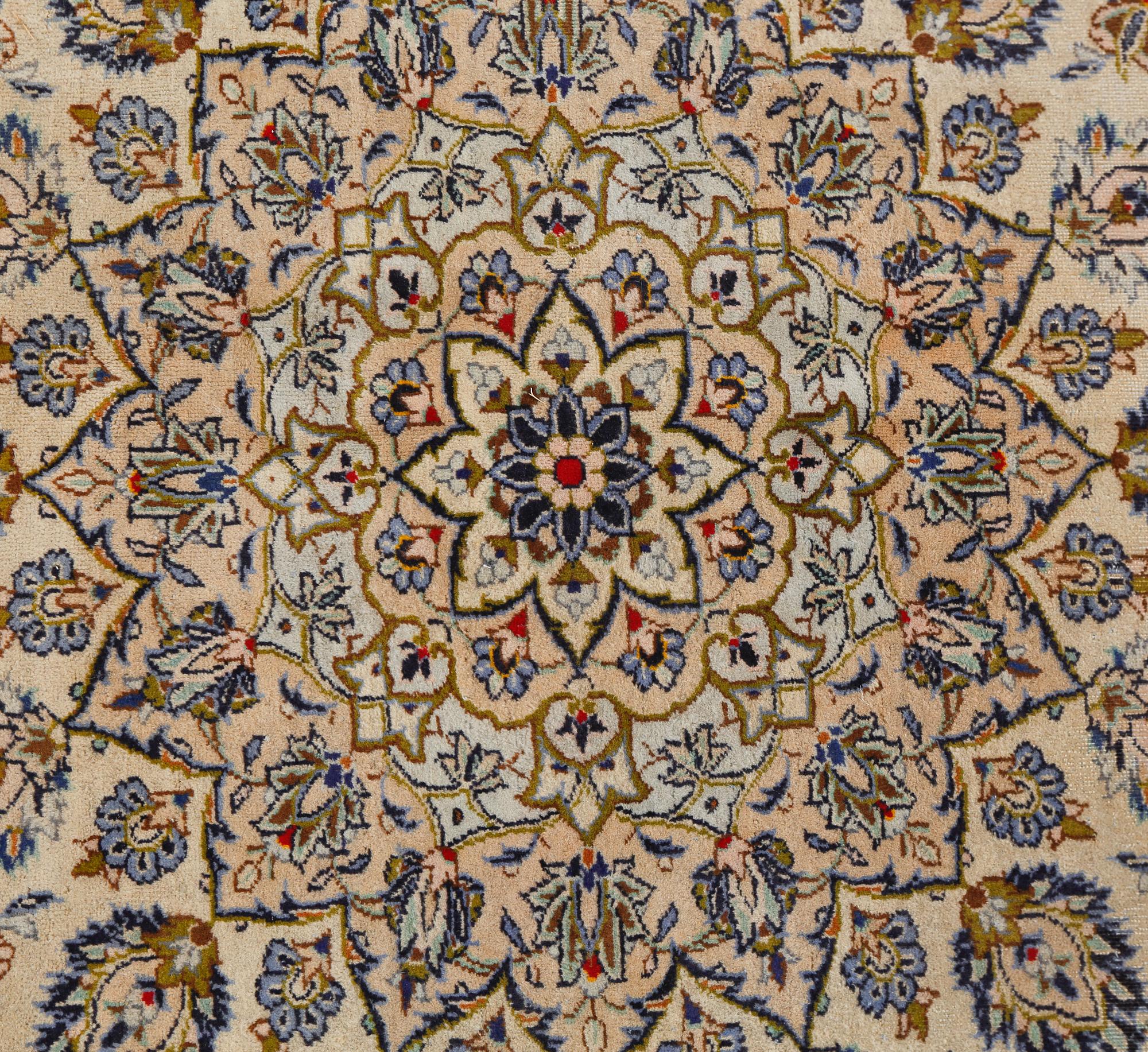 MATTA, Keshan, old, 415x300 cm, signerad.