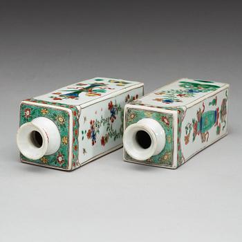 Two famille verte bottles, Qing dynasty, Kangxi (1662-1722).