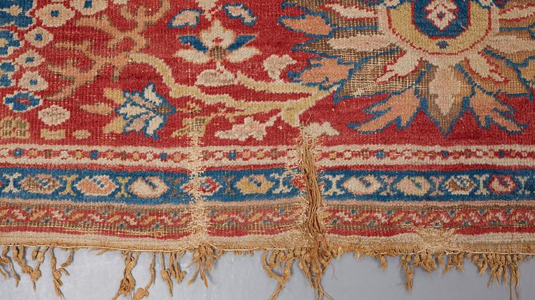 A CARPET, an antik Ziegler Mahal, ca 419,5 x 323,5 cm (as well as 1 cm flat weave at the ends).