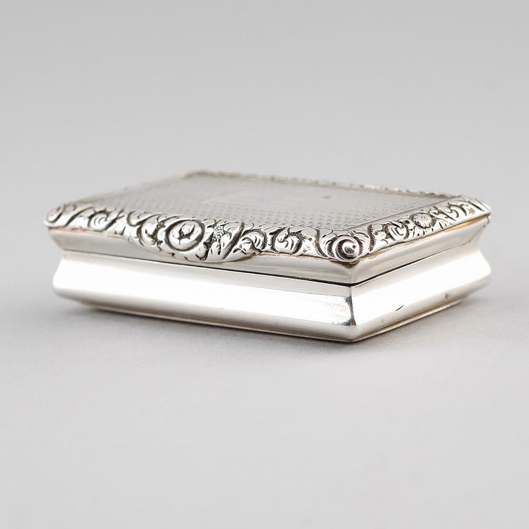 DOSA, silver, Joseph Willmore, Birmingham 1823. Vikt ca 69 gram.