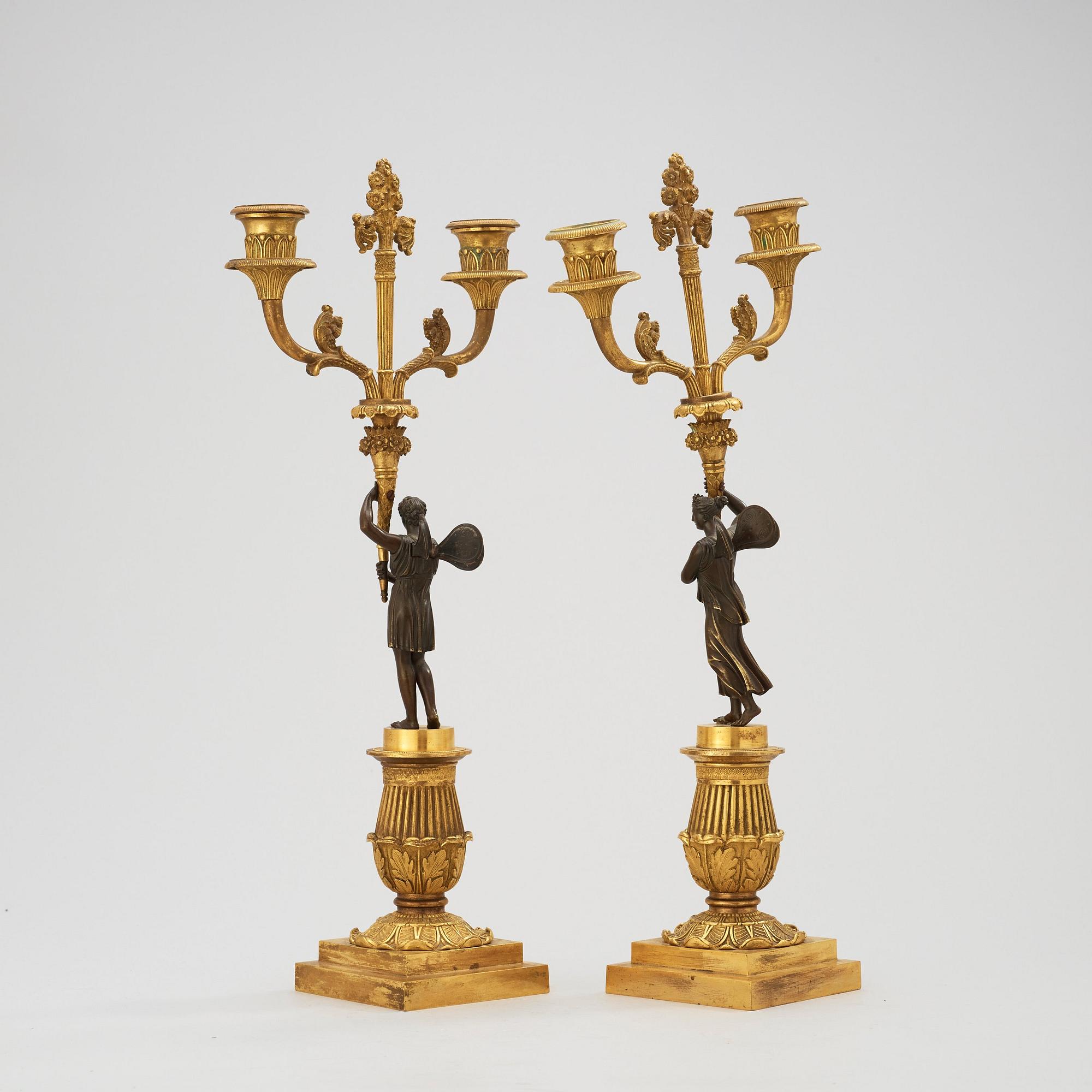 KANDELABRAR, för två ljus, ett par. Empire, 1800-talets början.