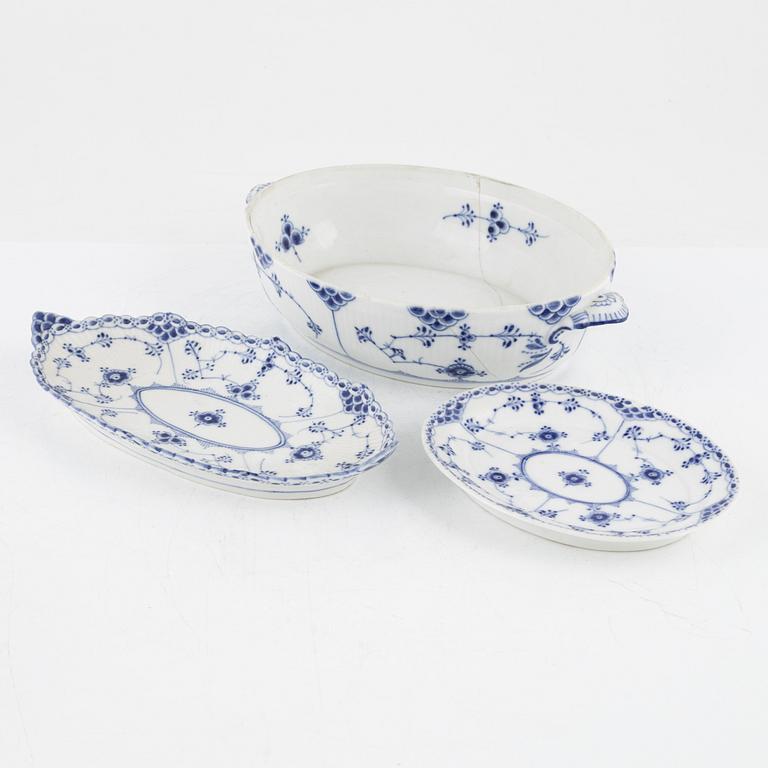 Royal Copenhagen, a 48-piece 'Musselmalet' porceain service, Denmark.