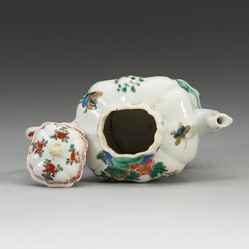 TEKANNA med LOCK, porslin. Qing dynastin.