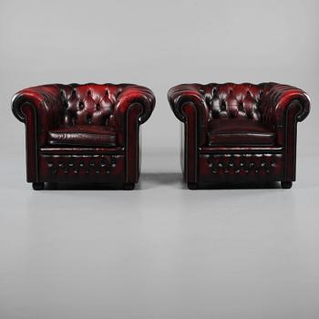 FÅTÖLJER, ett par, Chesterfield-modell, 1900-talets andra hälft.