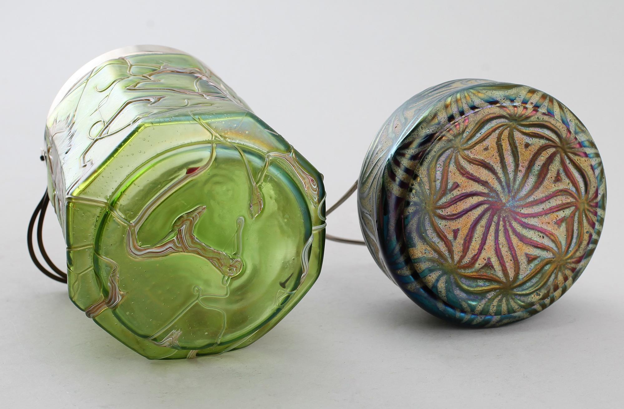 KAKBURKAR, 2 st, glas, möjligen Lötz, omkring år 1900.
