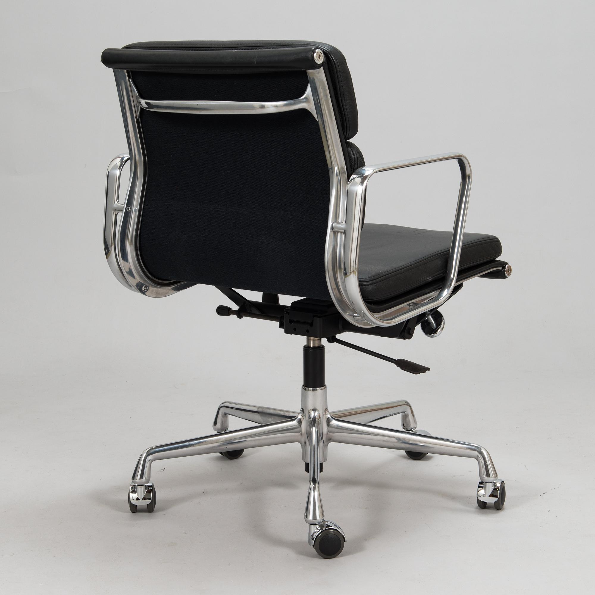 CHARLES & RAY EAMES, kontorsstol, "EA 217 Soft Pad Chair", Vitra.