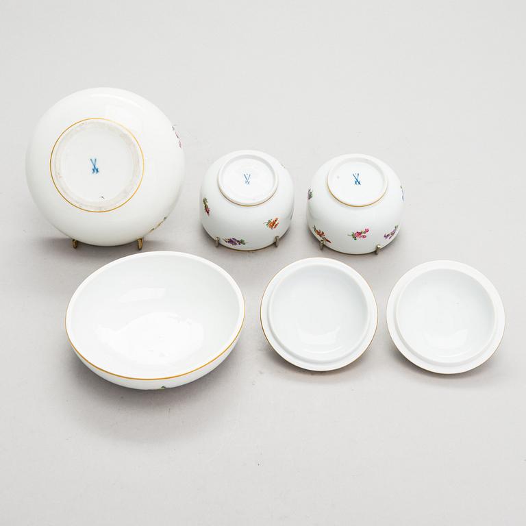 A 38-piece Meissen porcelain coffee set. 20th century.