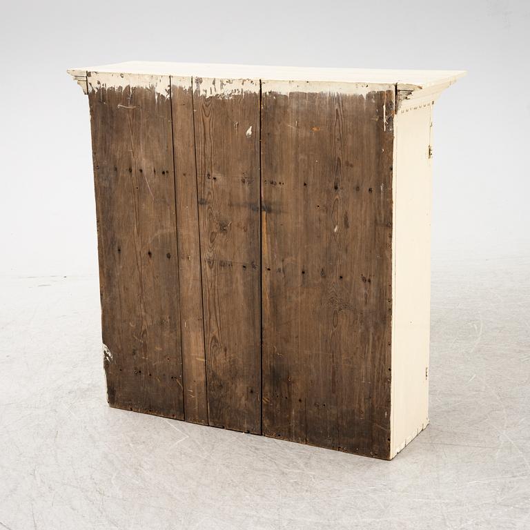 Överskåp, sengustavianskt, omkring 1800.