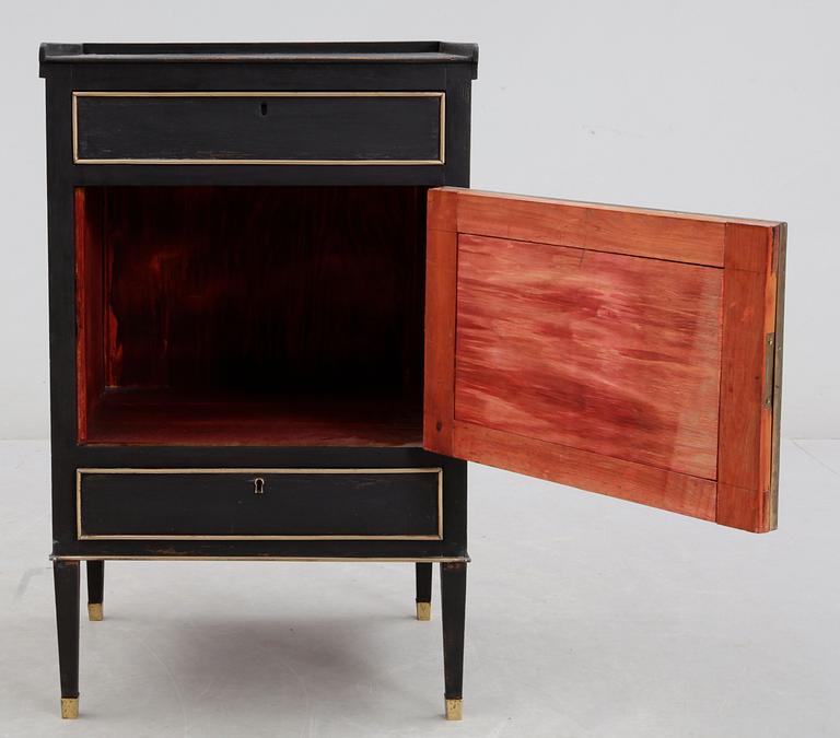 POTTSKÅP, gustaviansk stil 1900-tal.