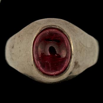 RING, sterlingsilver med cabochonslipad turmalin, 1900/2000-tal. Vikt 7 g.