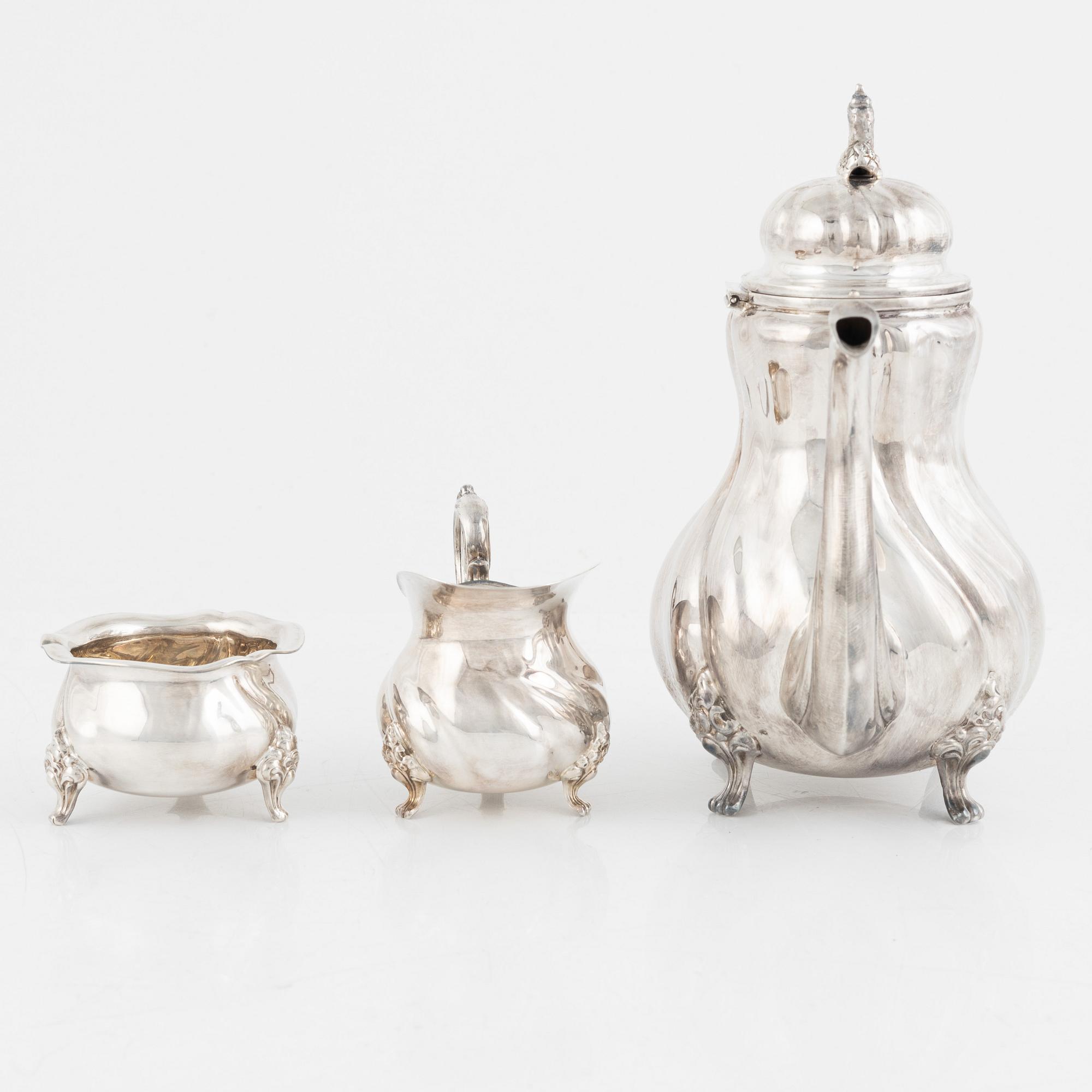 Kaffeservis, 3 delar, silver, rokokostil, svenska importstämplar, 1900-tal.