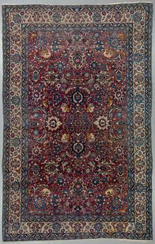 A CARPET, semi-antique Esfahan/Tehran, probably, ca 317,5 x 203,5 - 205 cm.