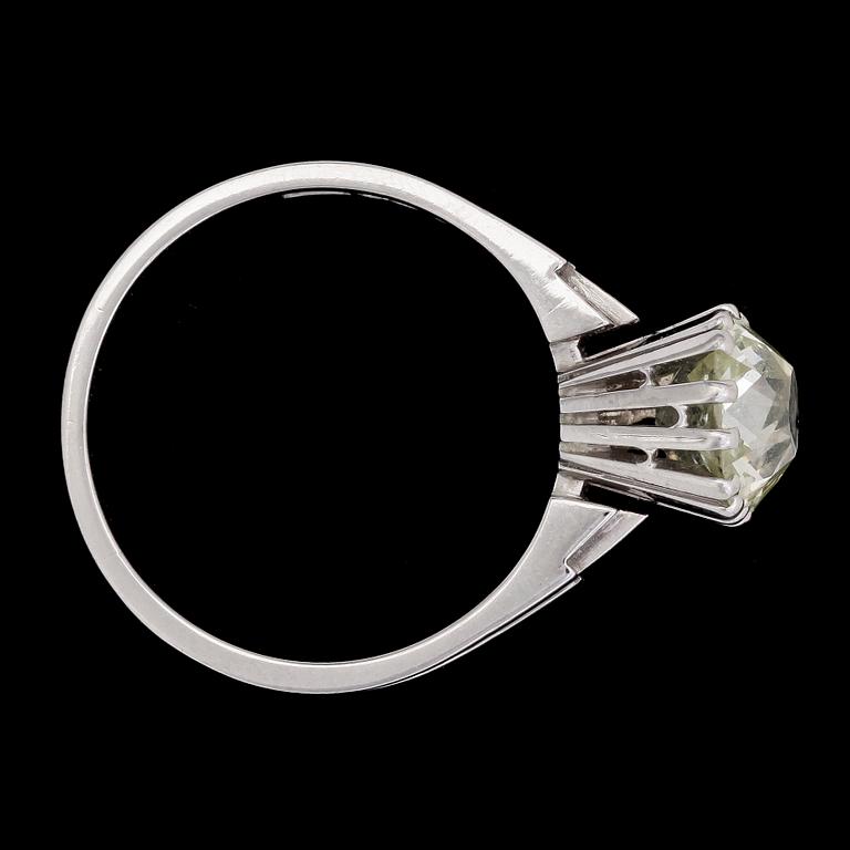 RING, antikslipad diamant, ca 3 ct. W A Bolin, 1969.