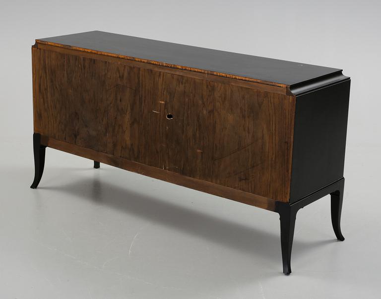 SIDEBOARD, 1900-talets första hälft.