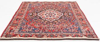 A semi-antique Chahar Mahal/Bakhtiari carpet, approximately 302 x 211 cm.
