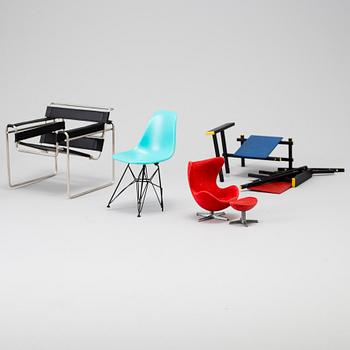 A lot of eight miniature design chairs some by Vitra, 20/21st century.