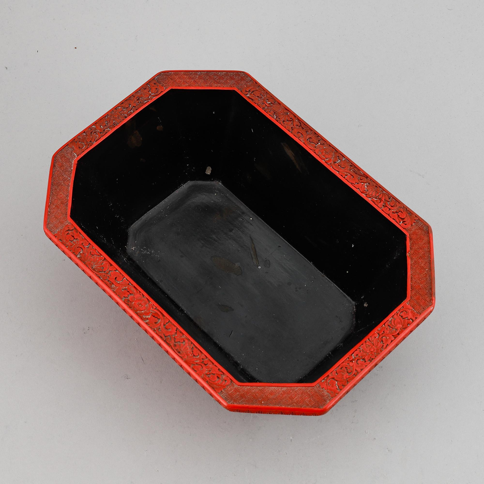 An octagonal flower pot, China, presumably early 20th Centruy.