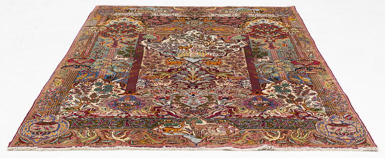 A Kashmar carpet, ca 295 x 200 cm.