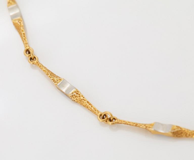 A Lapponia necklace in 18K gold and platinum.