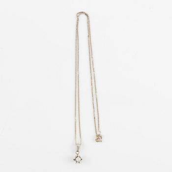 Necklace 18K white gold with brilliant-cut diamond.