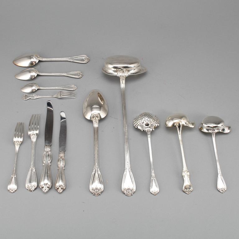 BESTICKSERVIS, silver, 67 delar, ”Greque”, Lars Larson & Co, Göteborg, bland annat 1867. Total vikt ca 4710g.